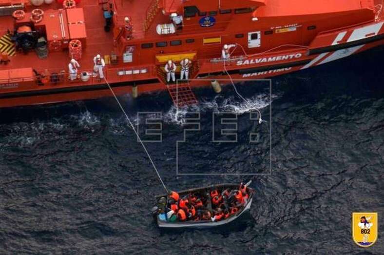 Imagen de archivo del rescate de una patera/EFE.